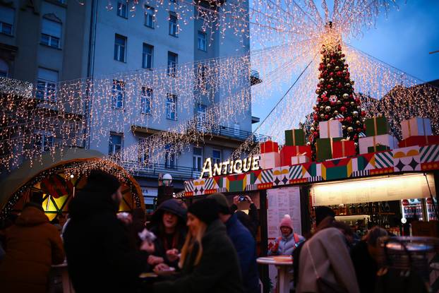 Zagreb: Zagrebački Advent na Trgu bana Jelačića