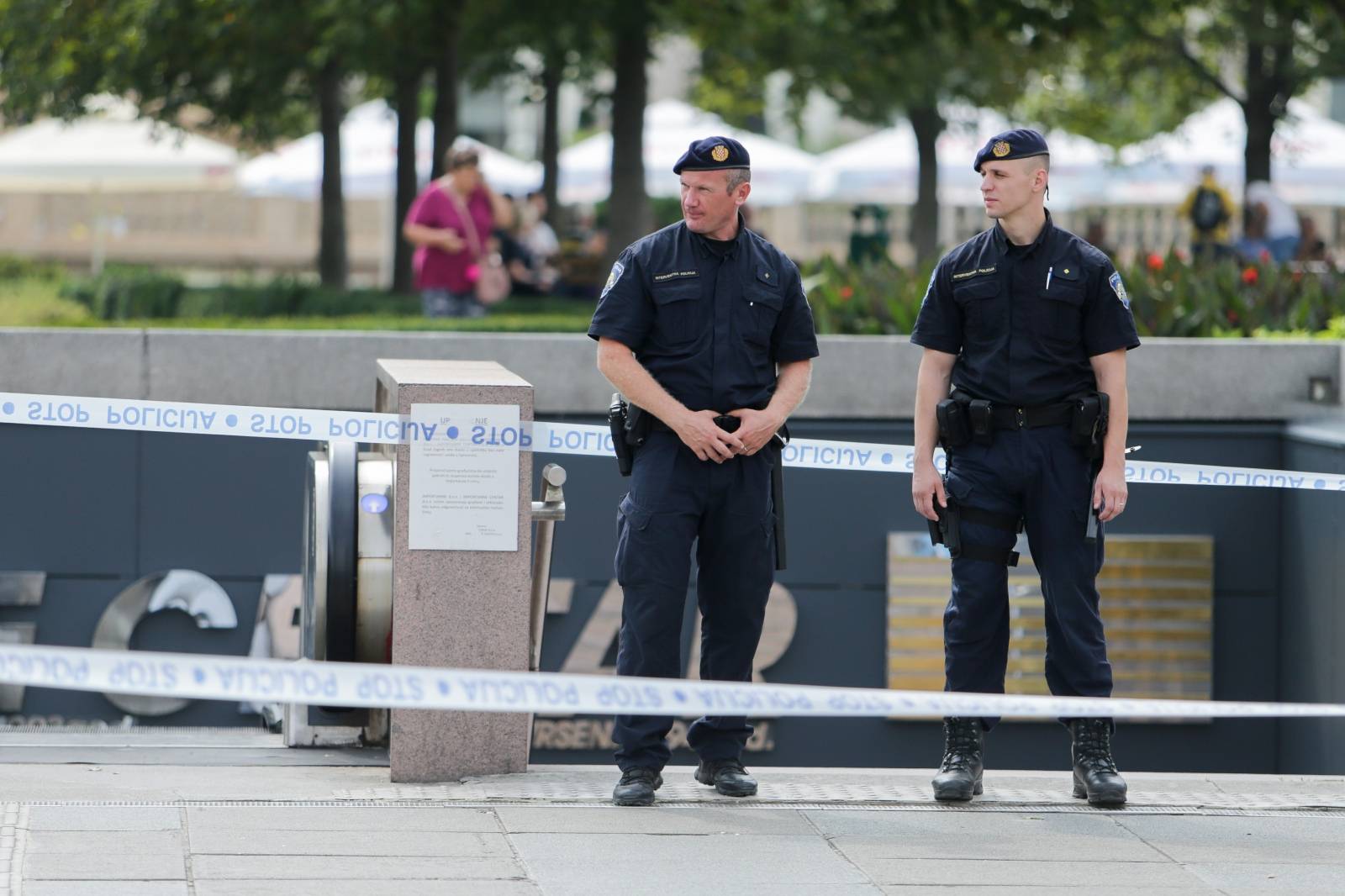 Zagreb: Policija evakuirala ljude iz Importanne centra zbog dojave o bombi