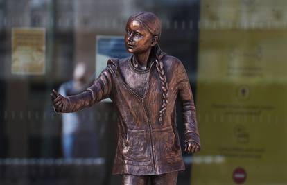 Britansko sveučilište postavilo kip Grete Thunberg: 'Bolje da ste taj novac dali studentima'