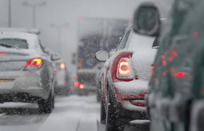 Vozači, oprez: Ovo je sedam pravila za sigurnu vožnju zimi