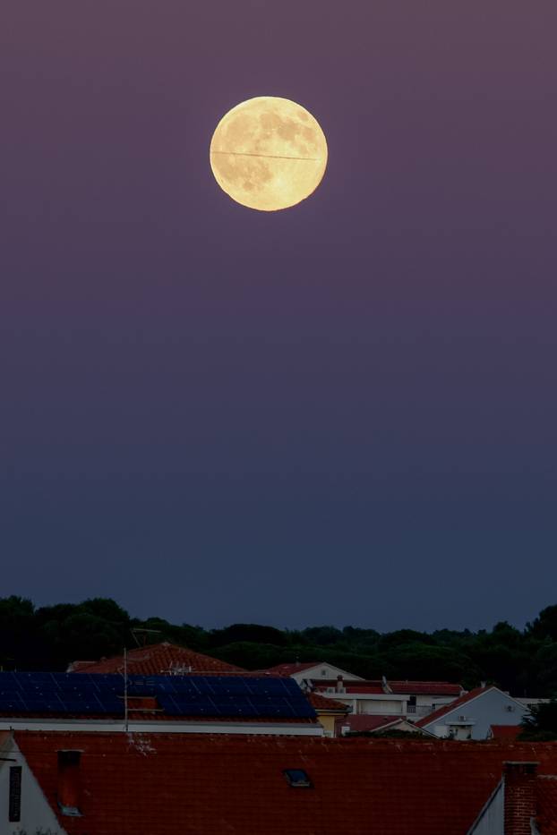 Zadar: Izlazak punog mjeseca