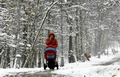 Na kopnu 10 cm snijega, na Jadranu olujno jugo...