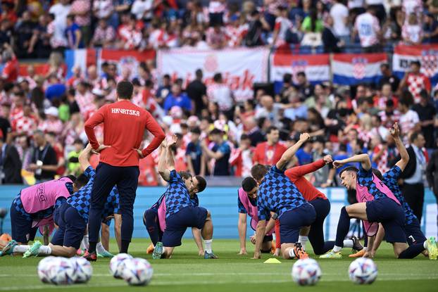 Rotterdam: Zagrijavanje hrvatskih igrača uoči susreta Hrvatske i Španjolske u finalu Lige nacija