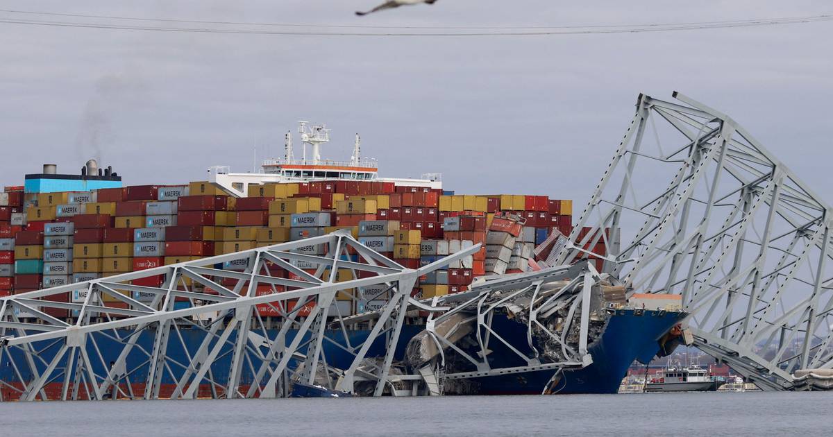 Baltimore Bridge Collision: Ship Loses Power, Crew Rescued with Warning