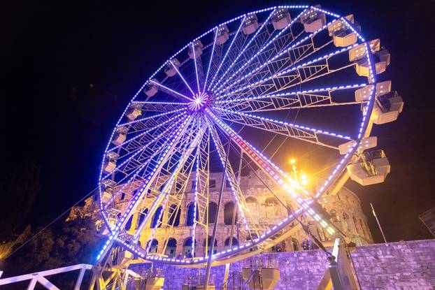 Pula: Podno Arene pokrenut panoramski kotač  koji je dio Adventa