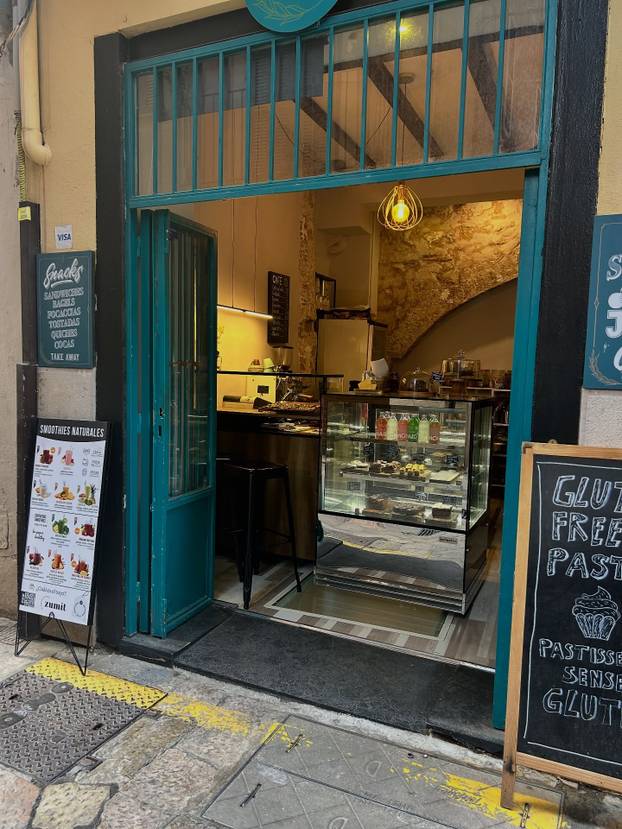 FOTO Zgodna stjuardesa hitno traži muža: Sama sam već 3 godine, želim da bude stariji...