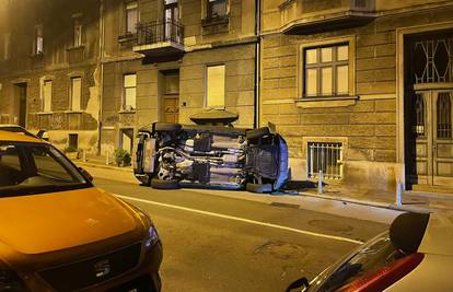 FOTO Krš i lom u Zagrebu: 'Pokosio je četiri parkirana automobila pa završio na boku'