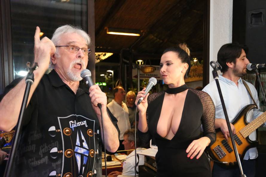 Odolio iskušenju: Grdi nije virio u bujni dekolte Nives Celzijus