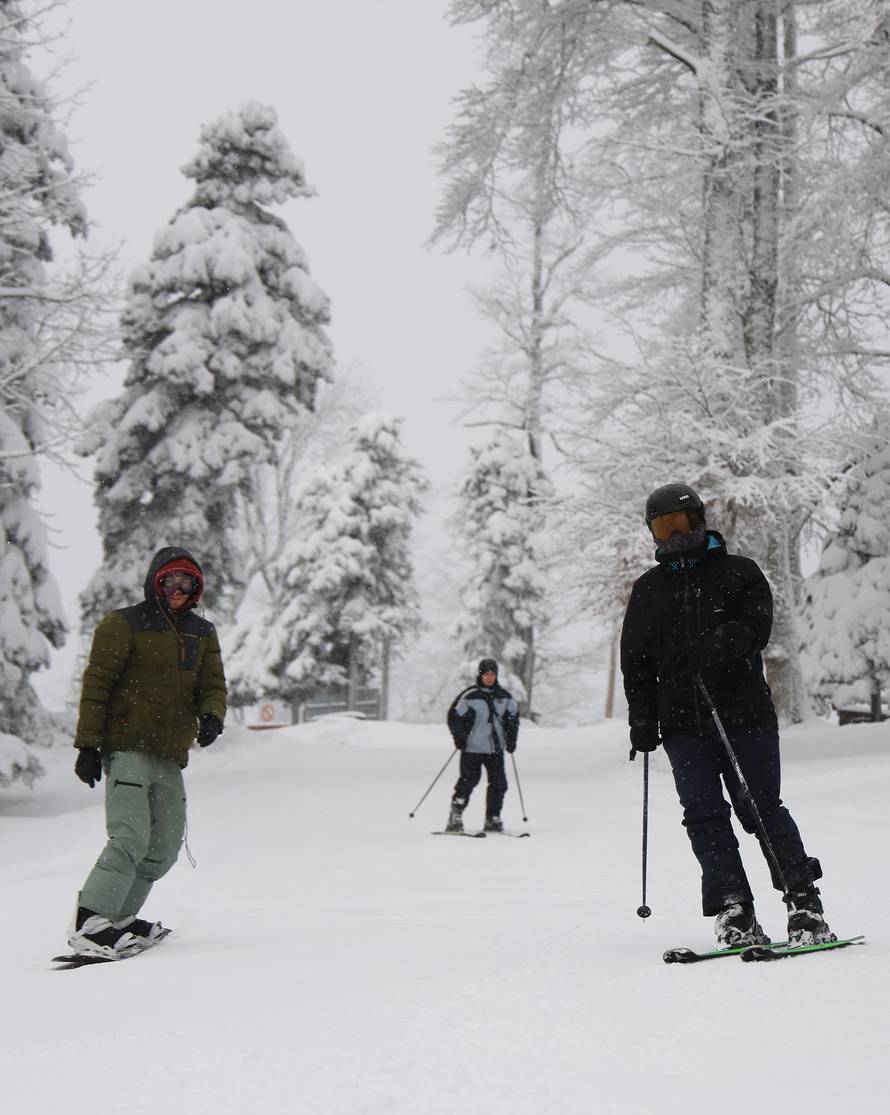 Zagreb: Započela skijaška sezona na Sljemenu 