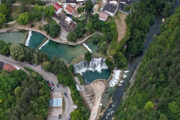 Jajce: Povijesni grad poznat po svojem veličanstvenom  vodopadu
