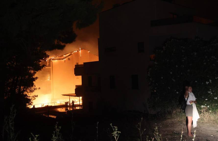 Omiš: Katastrofalna noć na požarištu kod Omiša.