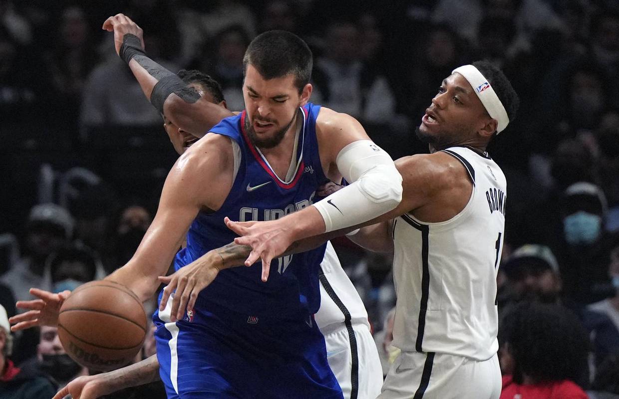 Zubac će zbog covida prekinuti niz od 205 uzastopnih nastupa
