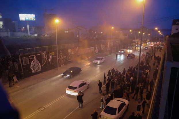 Split: Torcida i HOS zapalili bengalke povodom 35. obljetnice HOS-a