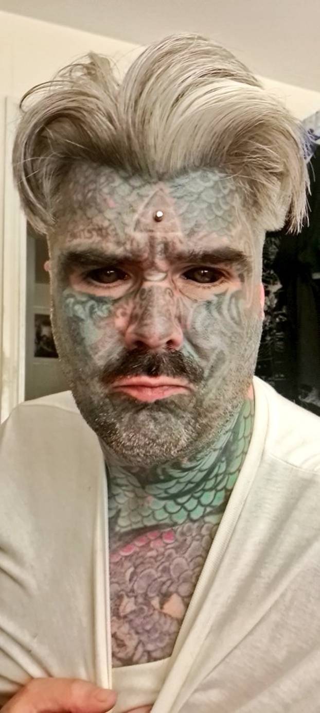 FOTO Više mu ne stane nijedna tetovaža! Uklonio je i bradavice. Evo kako je prije izgledao: Wow