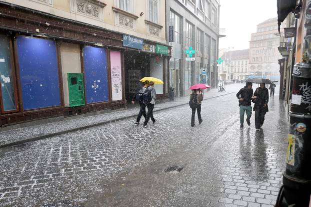 Zagreb: Jaka tuča pogodila Zagreb