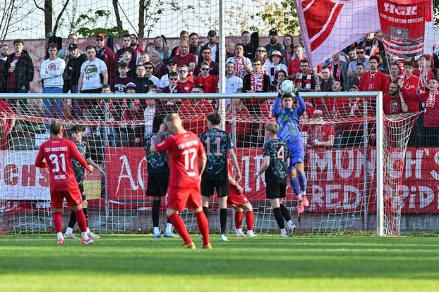 Regionalliga Bayern; TSV Aubstadt - FC Bayern Muenchen II; 23.04.2025
