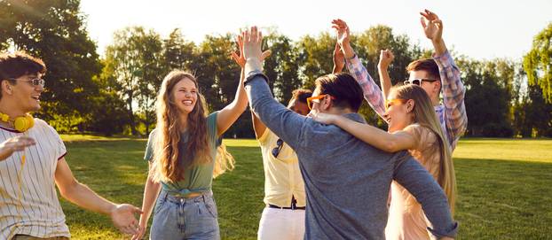 Bunch,Of,Happy,Young,Friends,All,Together,Having,Fun,On