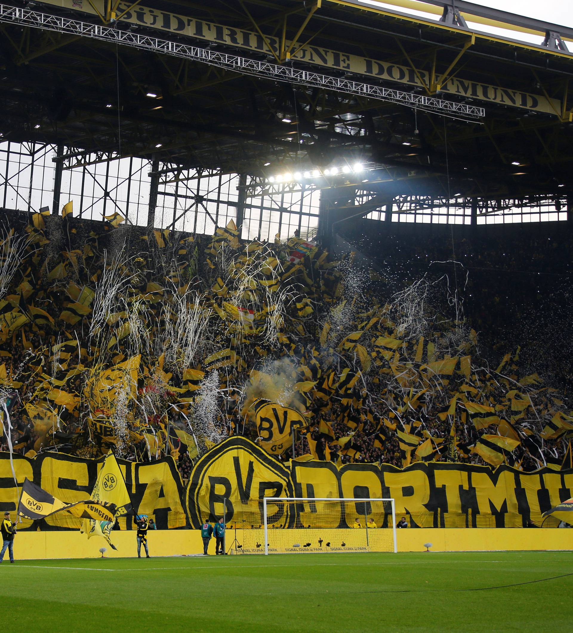 Bundesliga - Borussia Dortmund vs Schalke 04