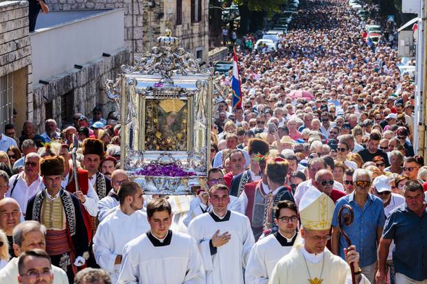 Procesijom i misom obilježena je središnja proslava blagdana Velike Gospe u Sinju