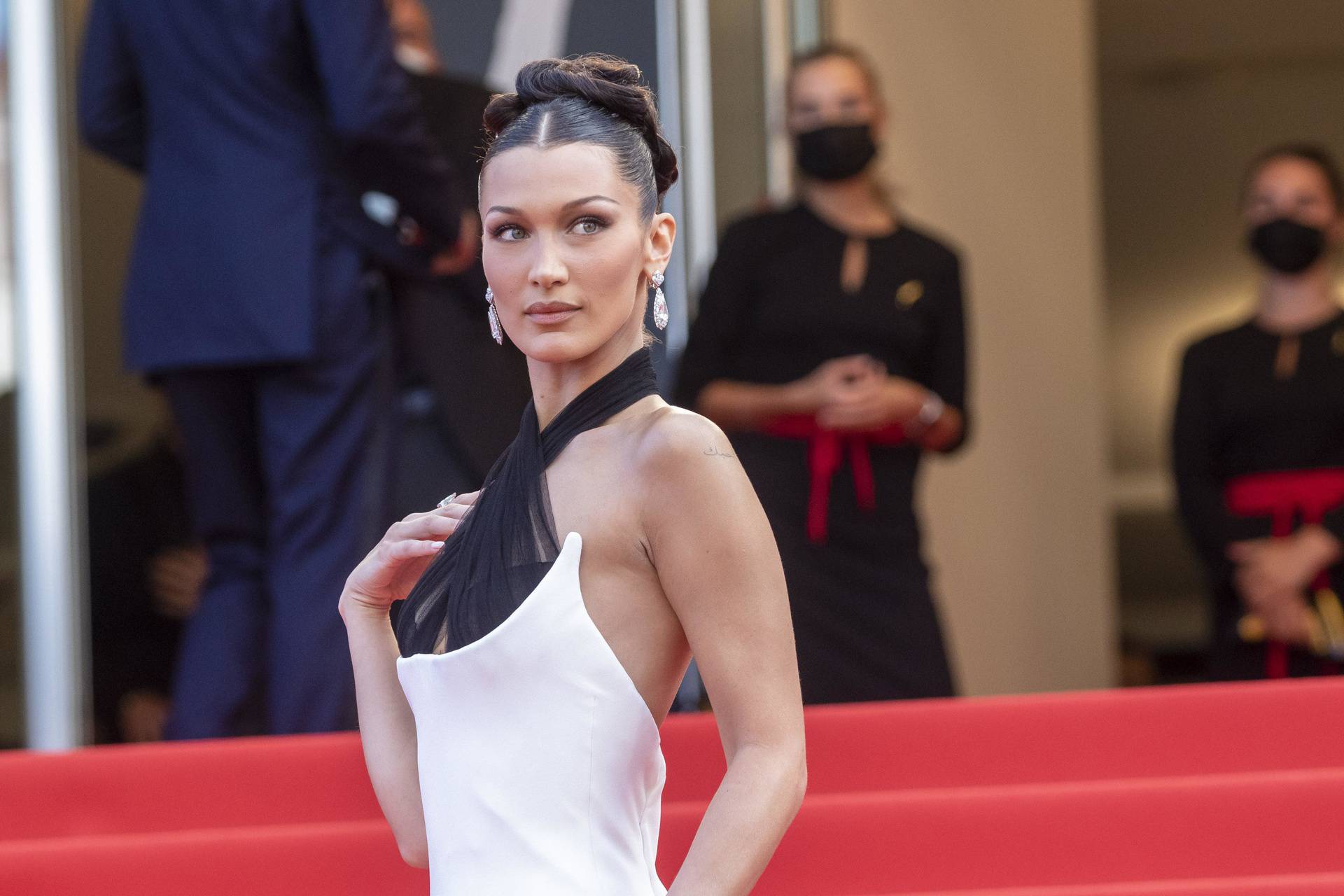 Bella Hadid podržala je Arianu Grande: 'Pokušajte biti smireni, pogotovo kad nekoga ne znate'