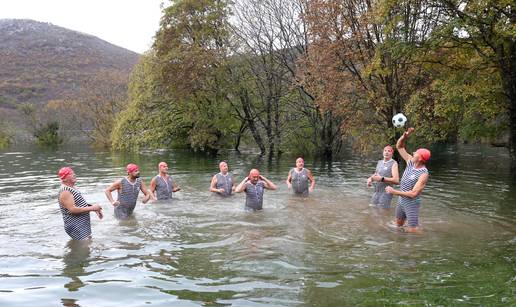 VIDEO Kakvo veselje! Opatijski Kukali zaigrali su picigin na mističnom jezeru kraj Rijeke