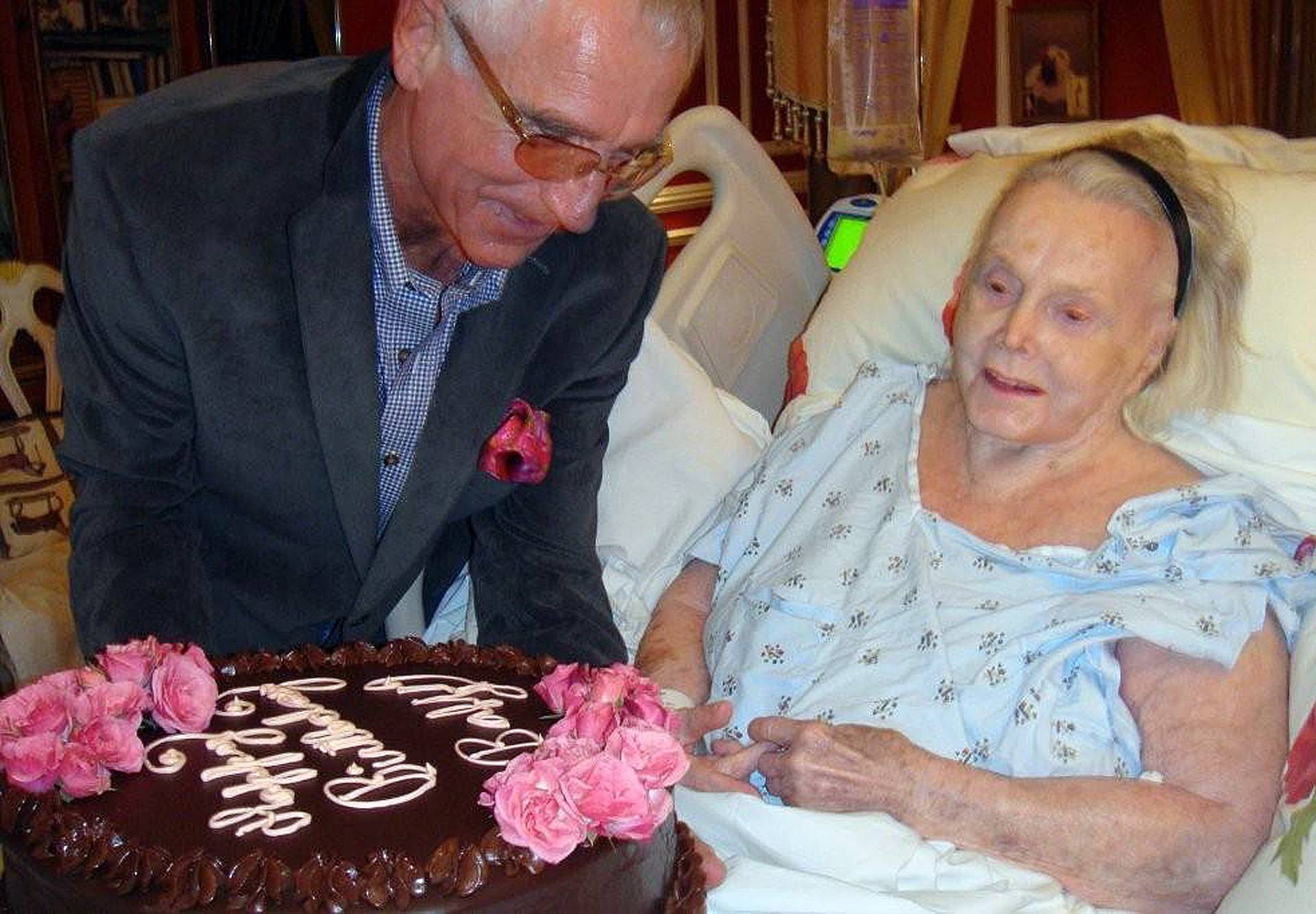 Zsa Zsa Gabor feiert 94. Geburtstag gleich doppelt