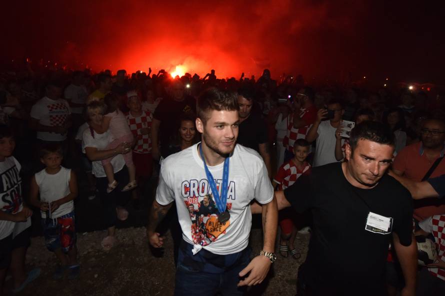 MjeÅ¡tani Bilica organizirali doÄek za srebrnog reprezentativca Duju Äaletu-Cara