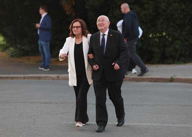 Zagreb: Dolazak uzvanika na svečani koncert u HNK