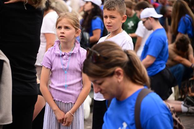 Zagreb: Dolazak hodočasnika Antunovskog hoda na Trg bana Josipa Jelačića