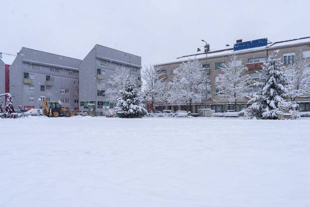 U Gospiću je izmjereno 16 cm snijega