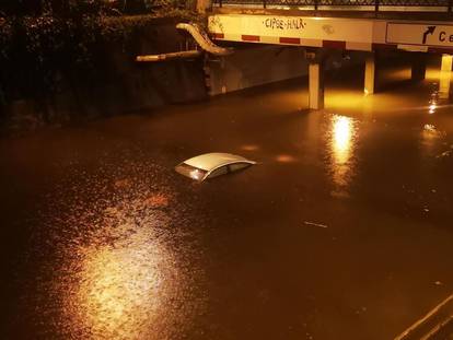 Lomiš ga, a on se ne da. Zagreb