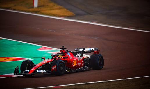 FOTO Hamilton u Ferrariju prvi put. Navijači su bili u deliriju