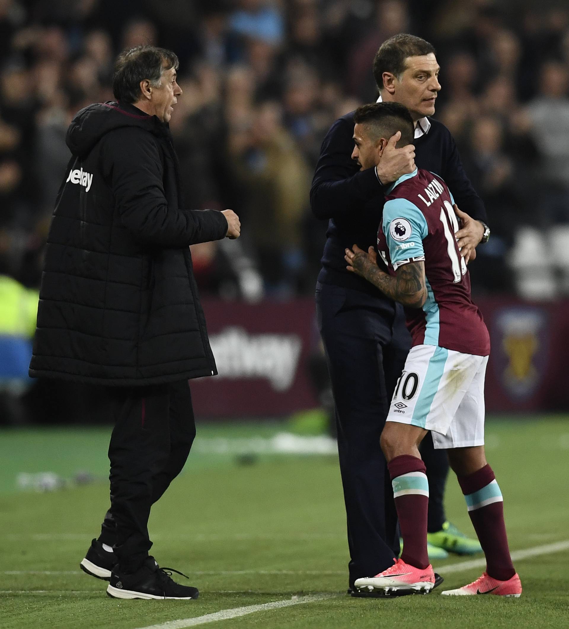 West Ham United's Manuel Lanzini with West Ham United manager Slaven Bilic after being substituted