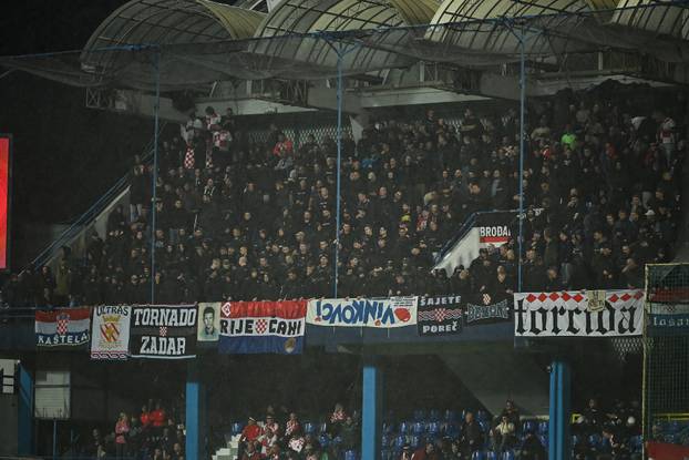 Podgorica: Navijači na tribinama prate utakmicu Crna Gora - Hrvatska