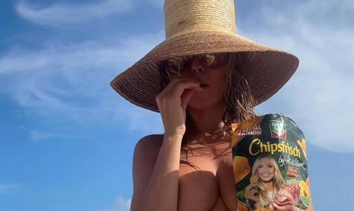 FOTO Heidi Klum se opustila na pla&zcaron;i: Gole grudi skrila &ccaron;ipsom