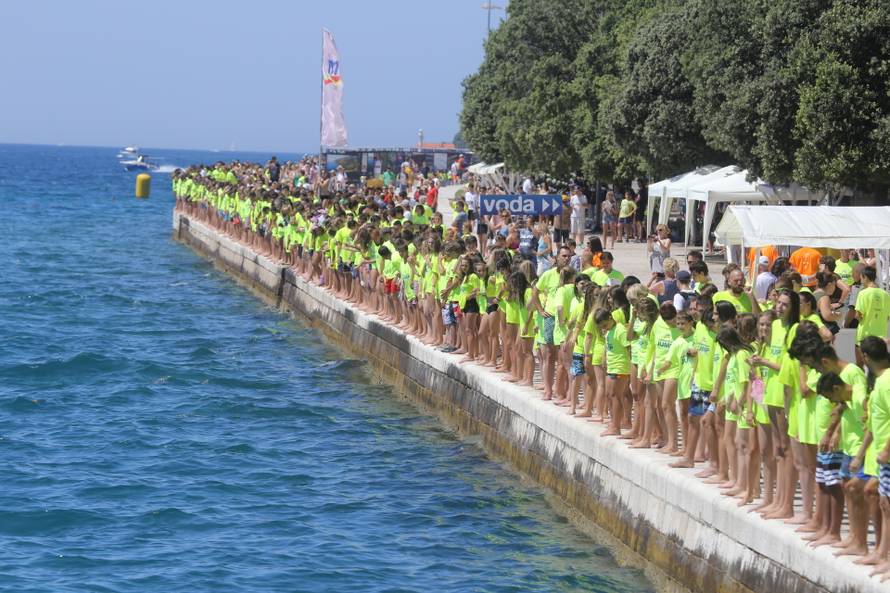 Milenijski skok: Tisuće Zadrana istovremeno je skočilo u more