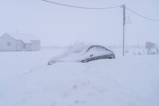 U Vrhovinama i Babinom Potoku palo je oko 50 do 80 cm snijega 