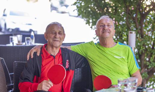 Imamo Parkinsona, ali ping-pong nam nije težak! I pomaže