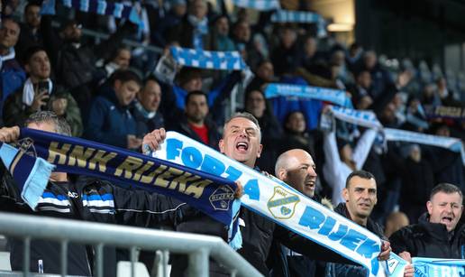 FOTO 'Tra&zcaron;im je na karti, nema je... Slovenije'. Navija&ccaron;i Rijeke skandiranjem podboli goste