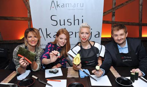 Antonija Blaće i Nataša Janjić napravile svoj prvi sushi!