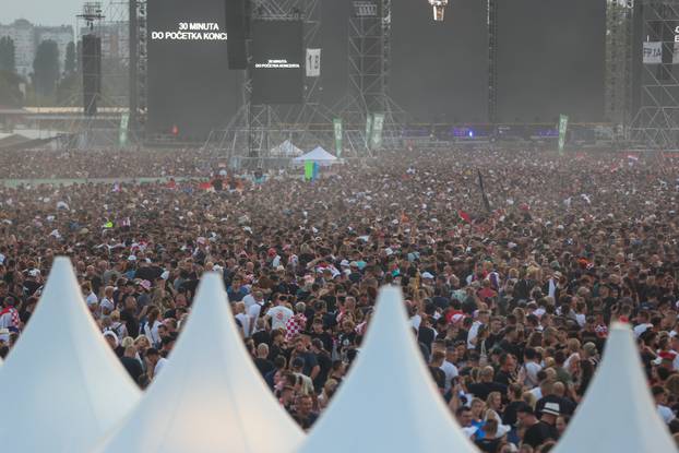 Zagreb: Atmosfera na Hipodromu uoči samog početka koncerta Marka Perkovića Thompsona