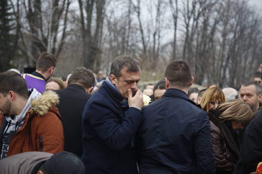 Sahranili su Glogovca: Njegov otac i sin predvodili su obred