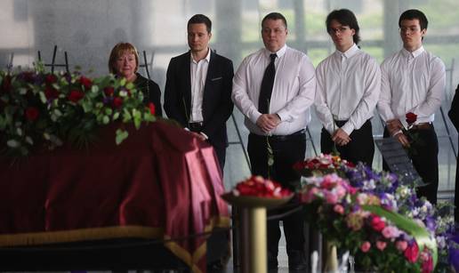 FOTO Posljednji ispra&cacute;aj Stjepana Andra&scaron;i&cacute;a, &ccaron;uvenog urednika Ve&ccaron;ernjeg lista