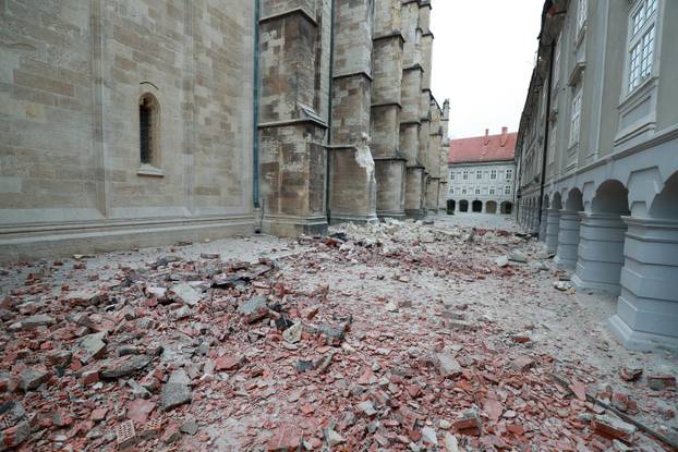 Zagreb: Potes magnitude 5,3 stupnja oštetio Zagrebačku katedralu