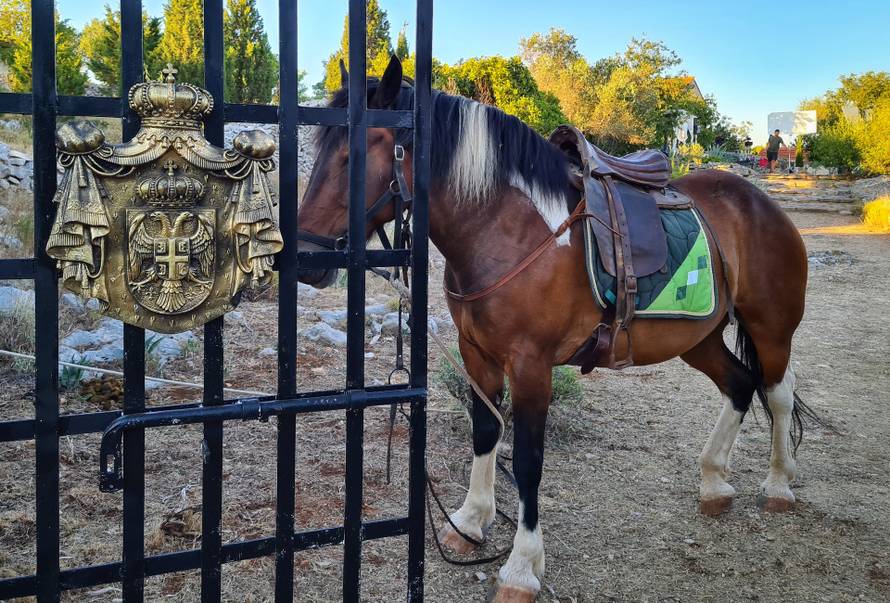 Majetić: To je znak patriotizma; Mještani: Plati ako ćeš snimati!