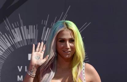 Kesha o bolesti: Prešla sam na tamnu stranu i prestala jesti