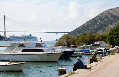 More na plaži Stara Mokošica ponovo zagađeno fekalijama: Ne preporučuje se kupanje