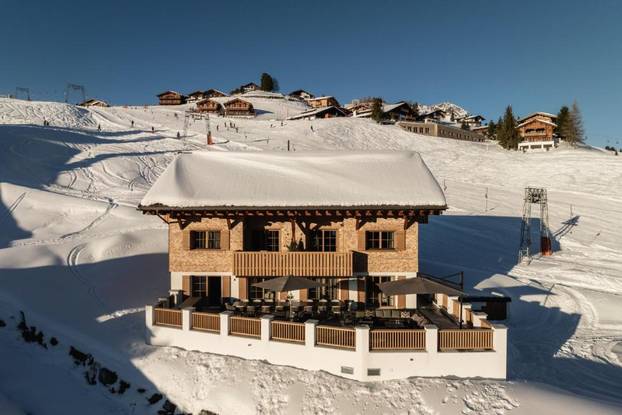 FOTO Ovdje zima izgleda kao iz bajke: Alpski resort u kojem s terase uskačete ravno na skije