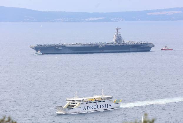 Najveći ratni brod ikada sagrađen, USS Gerald R. Ford, uplovio ispred Splita 