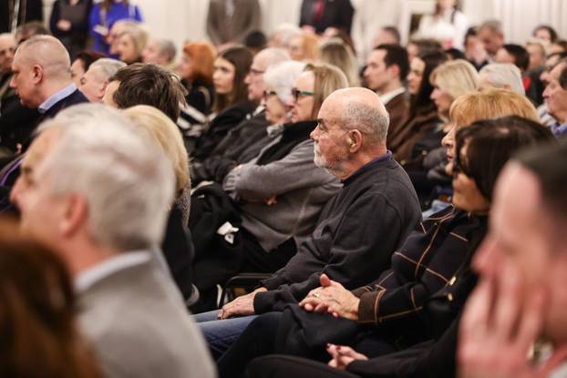 Zagreb: Promocija knjige Žene koje mašu rukama Jadranke Kosor